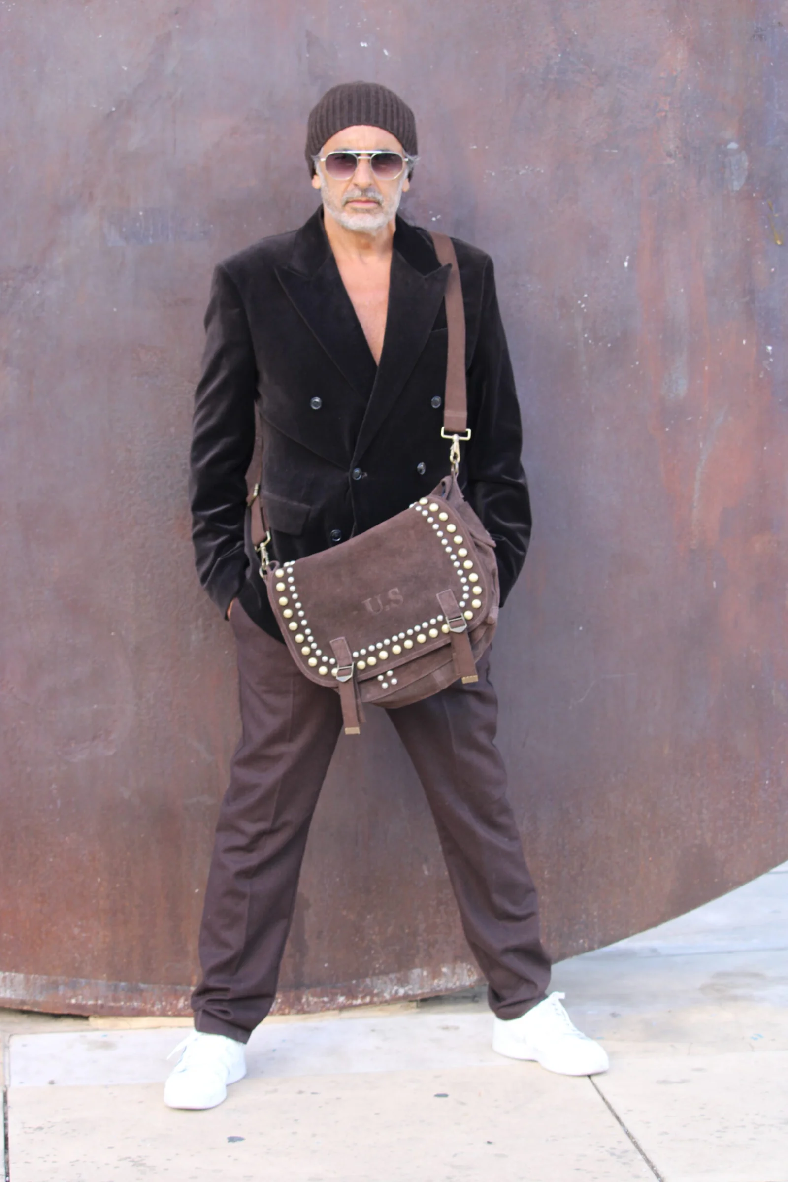 Grand cuir suèdé chocolat clouté