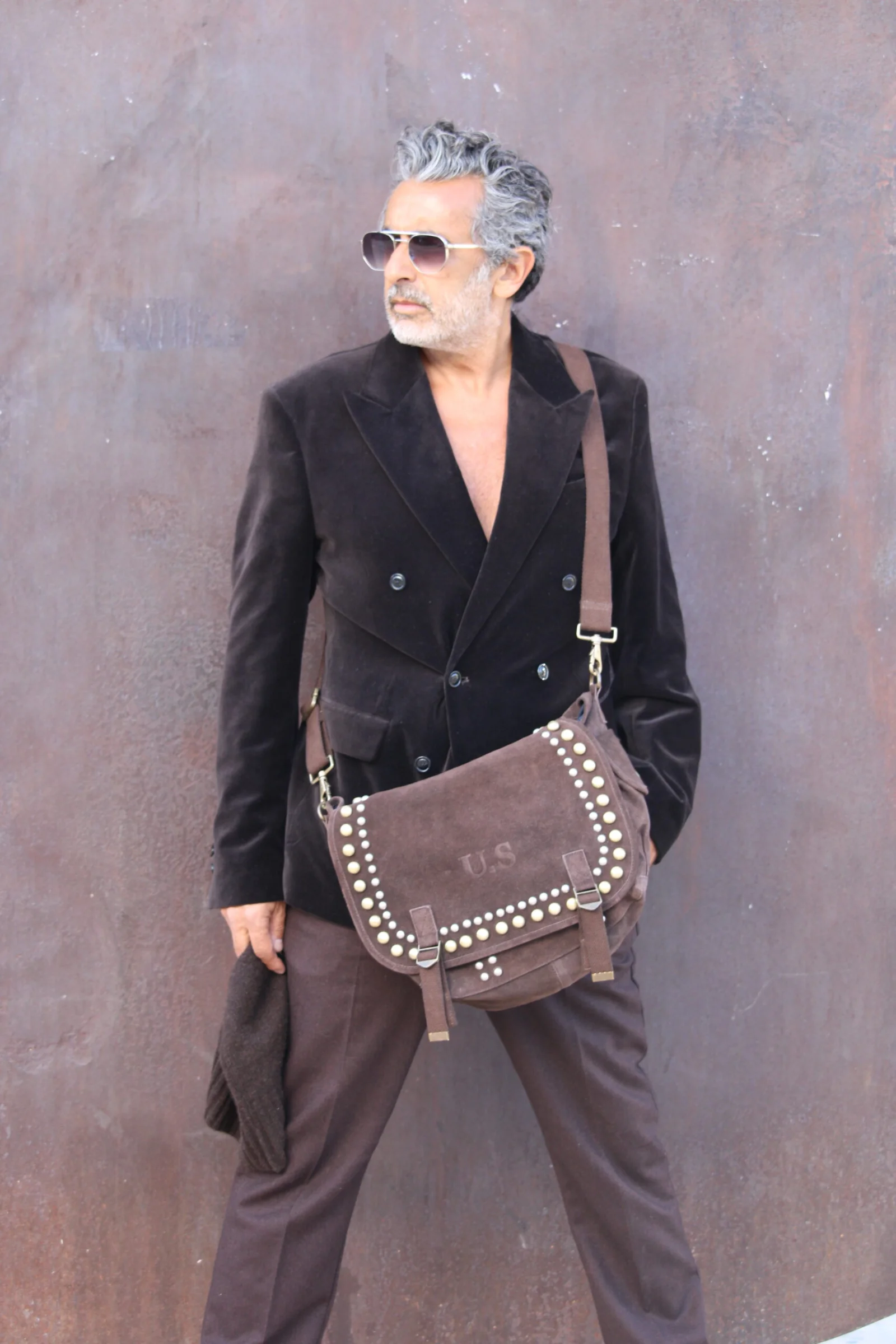Grand cuir suèdé chocolat clouté