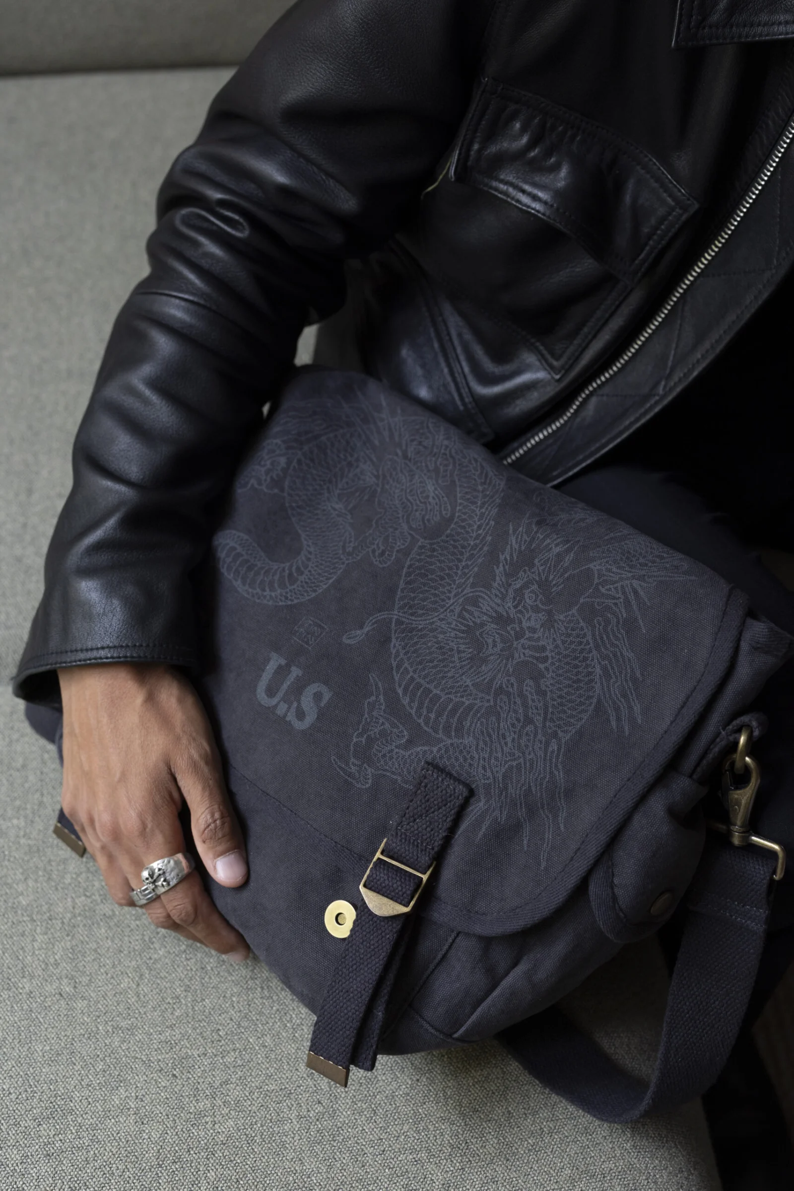 Grand toile noir Tin-Tin Ton sur Ton